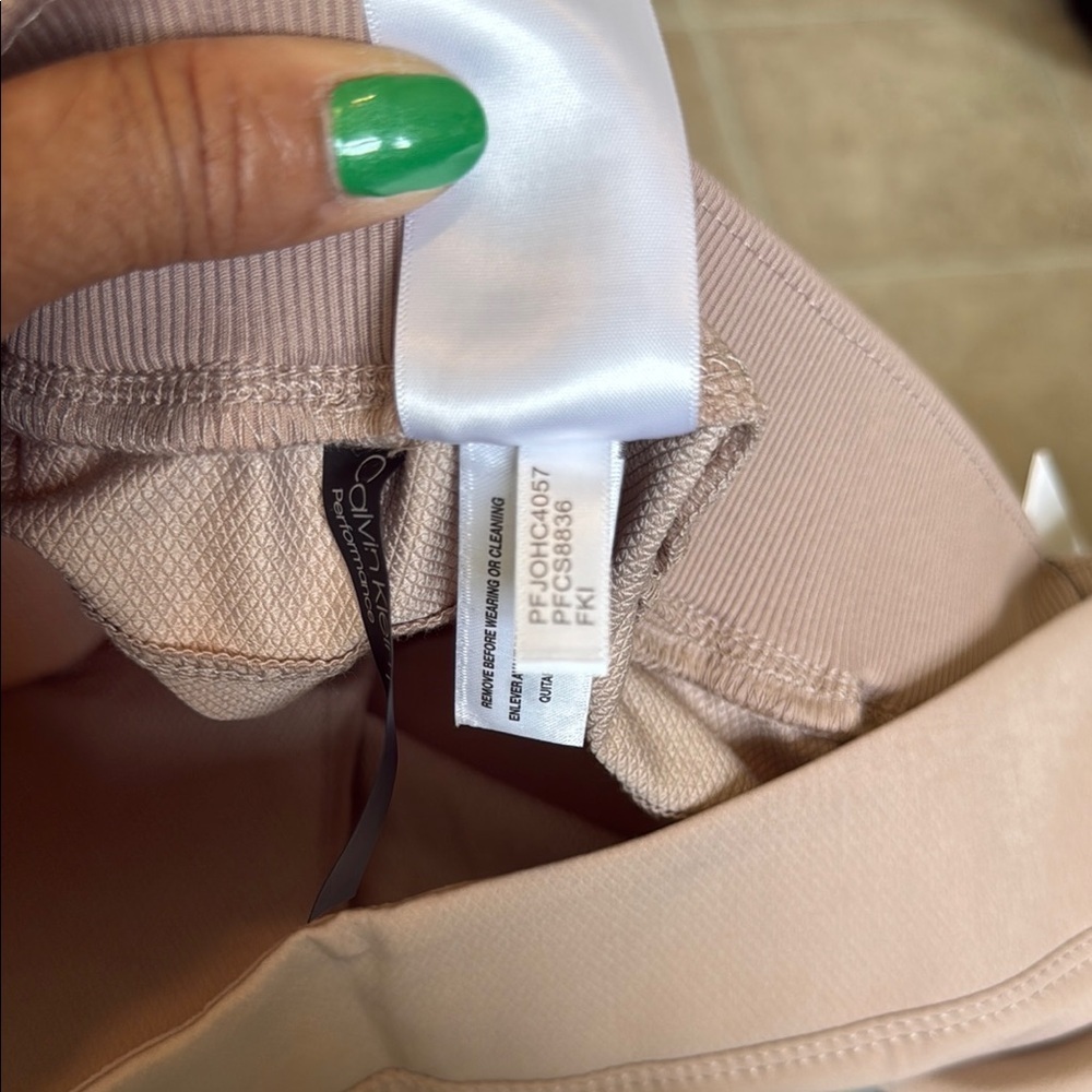 New Calvin Klein Tan Cargo Shorts with Classic Design - Picture 7 of 9
